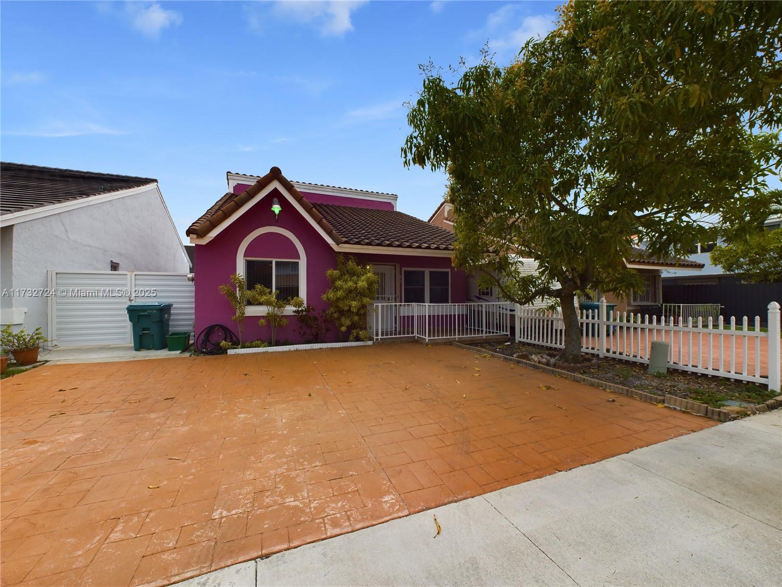 LA PRADERA GARDENS - Residential
