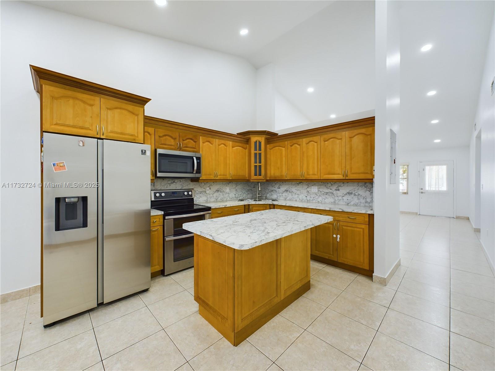 LA PRADERA GARDENS - Residential