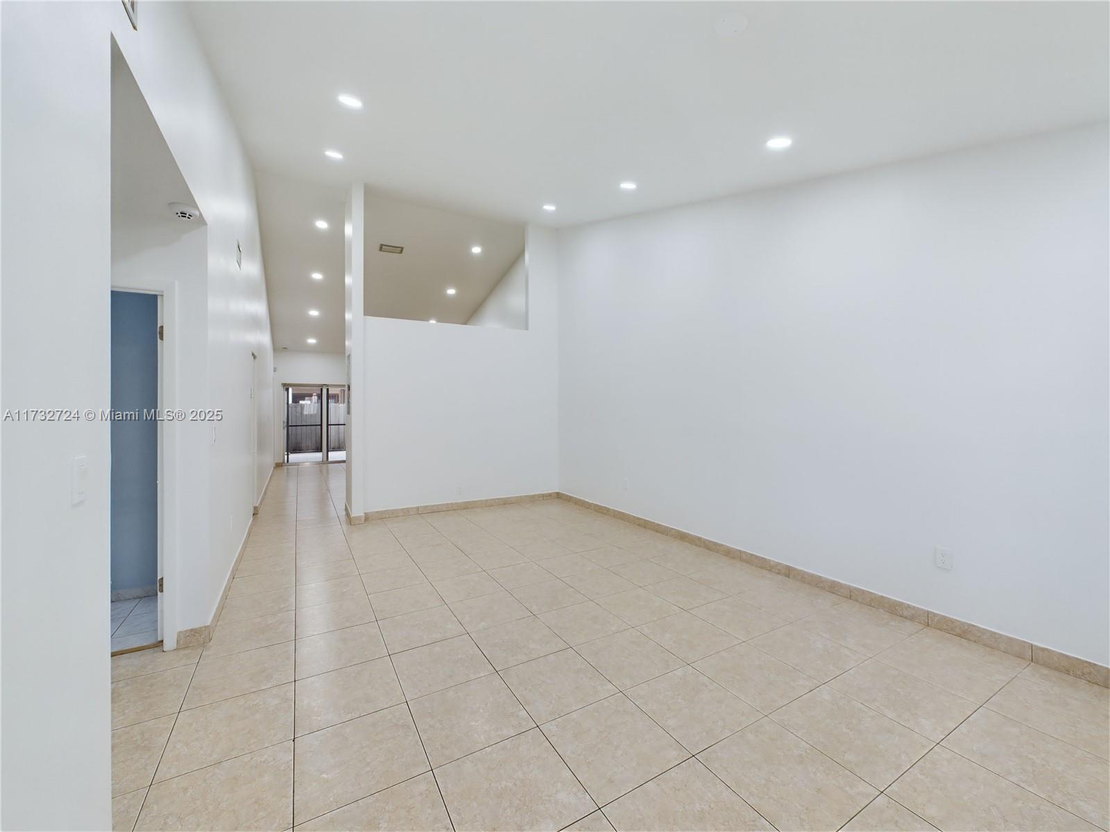 LA PRADERA GARDENS - Residential
