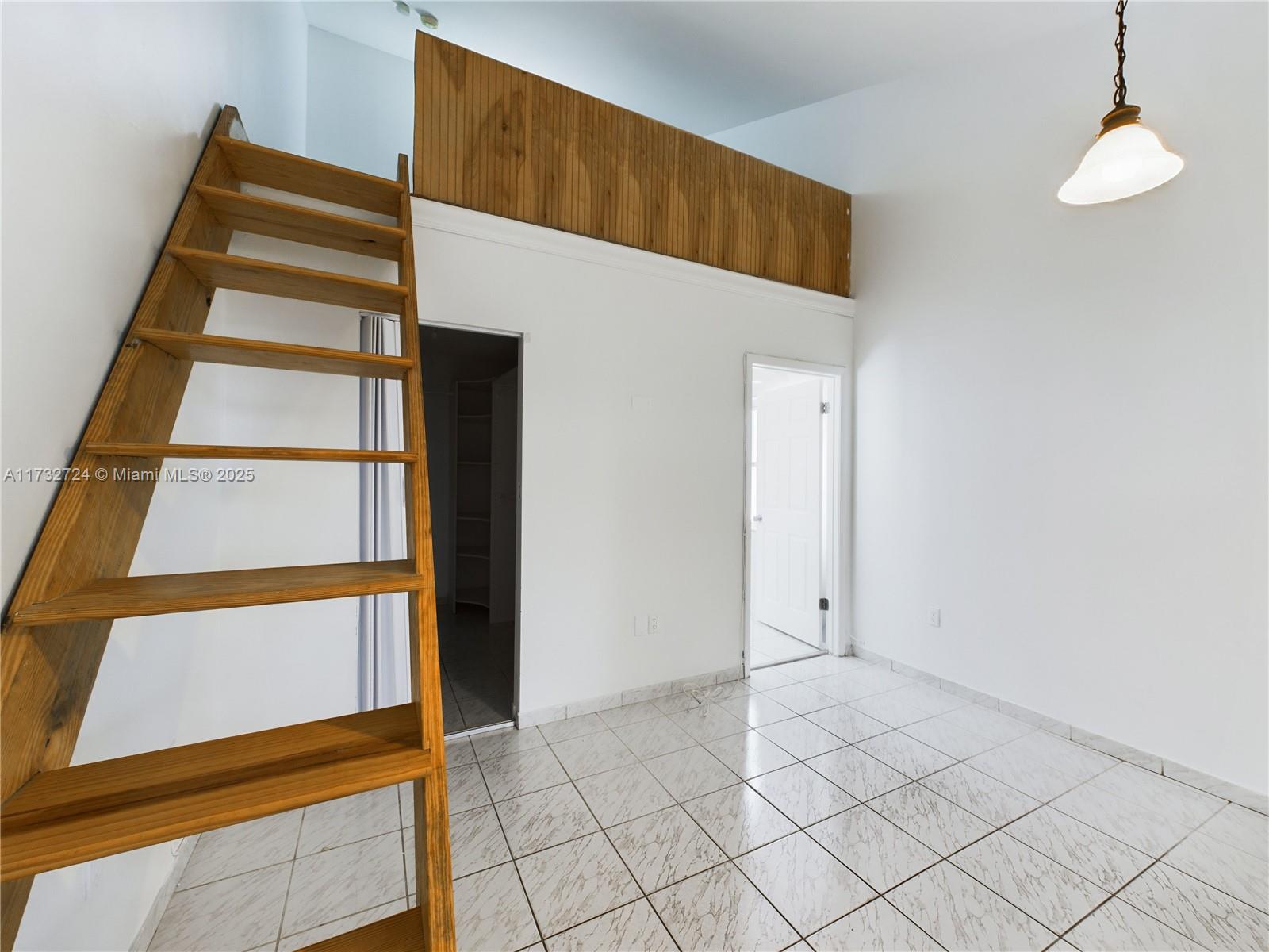 LA PRADERA GARDENS - Residential