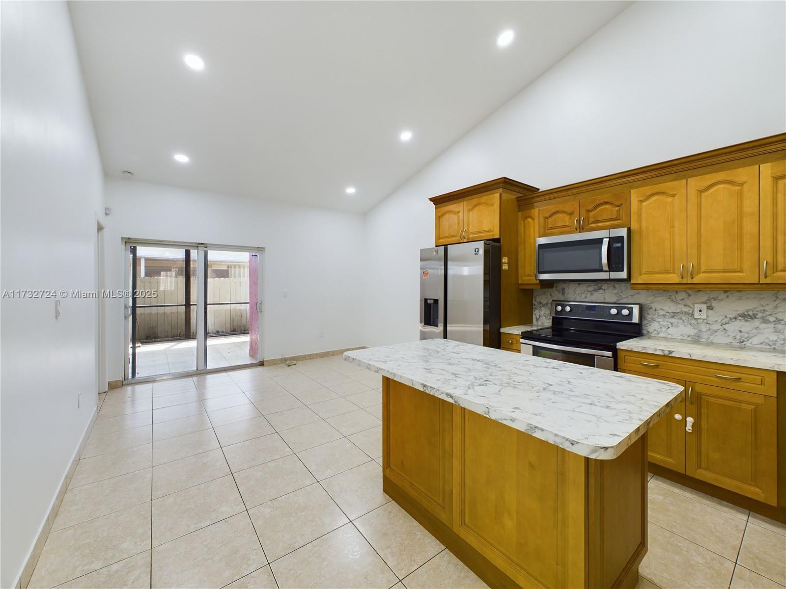 LA PRADERA GARDENS - Residential