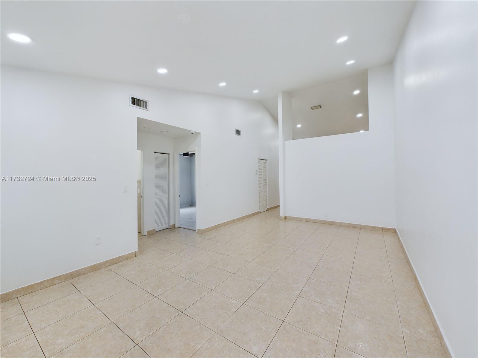 LA PRADERA GARDENS - Residential