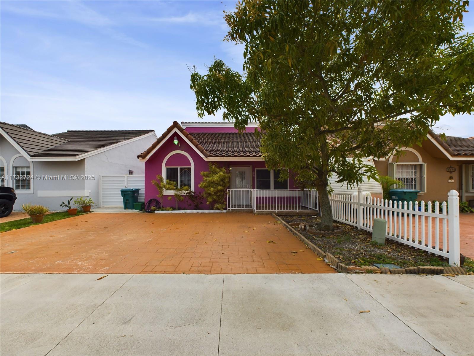 LA PRADERA GARDENS - Residential