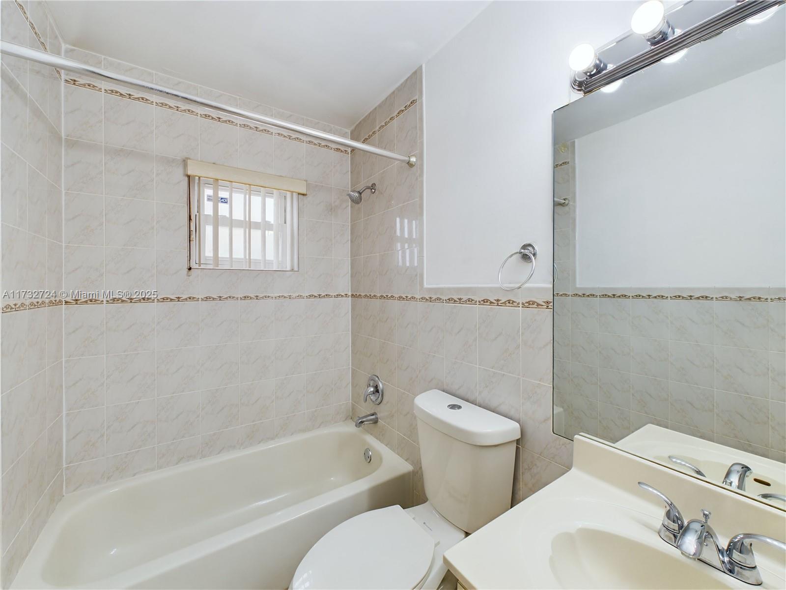 LA PRADERA GARDENS - Residential