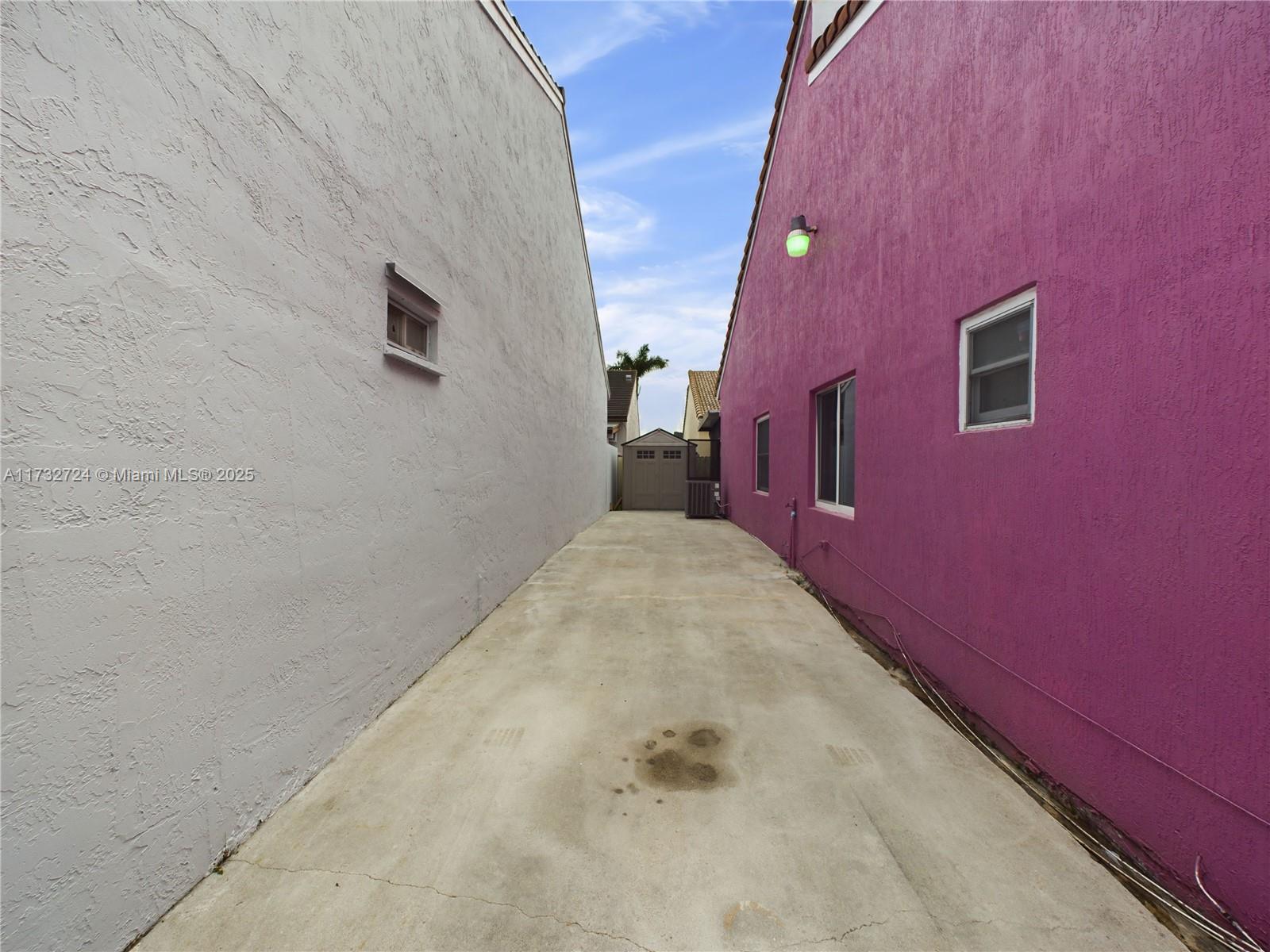 LA PRADERA GARDENS - Residential