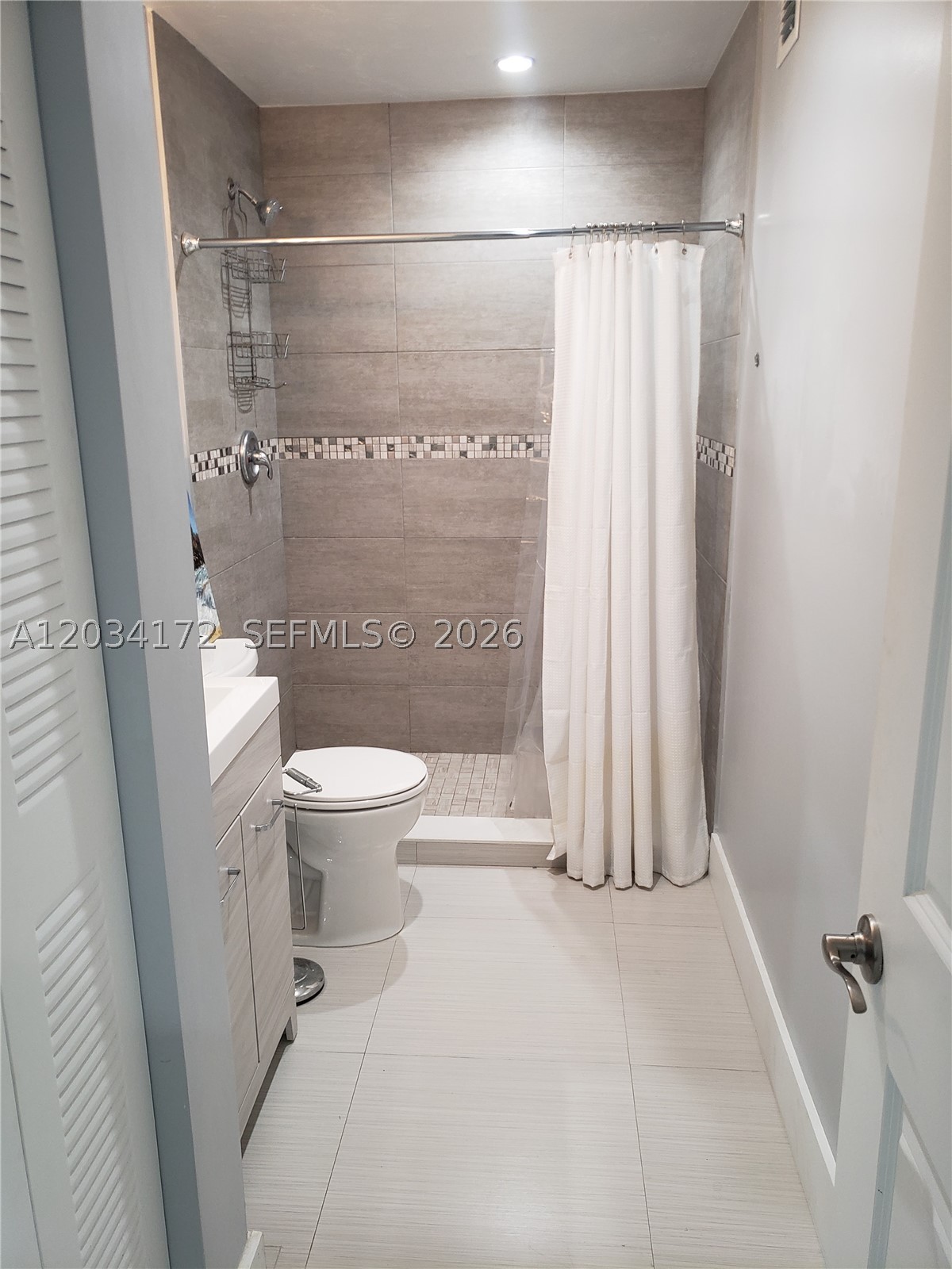 WEITZER SHAUNA MEADOWS SE - Residential Lease