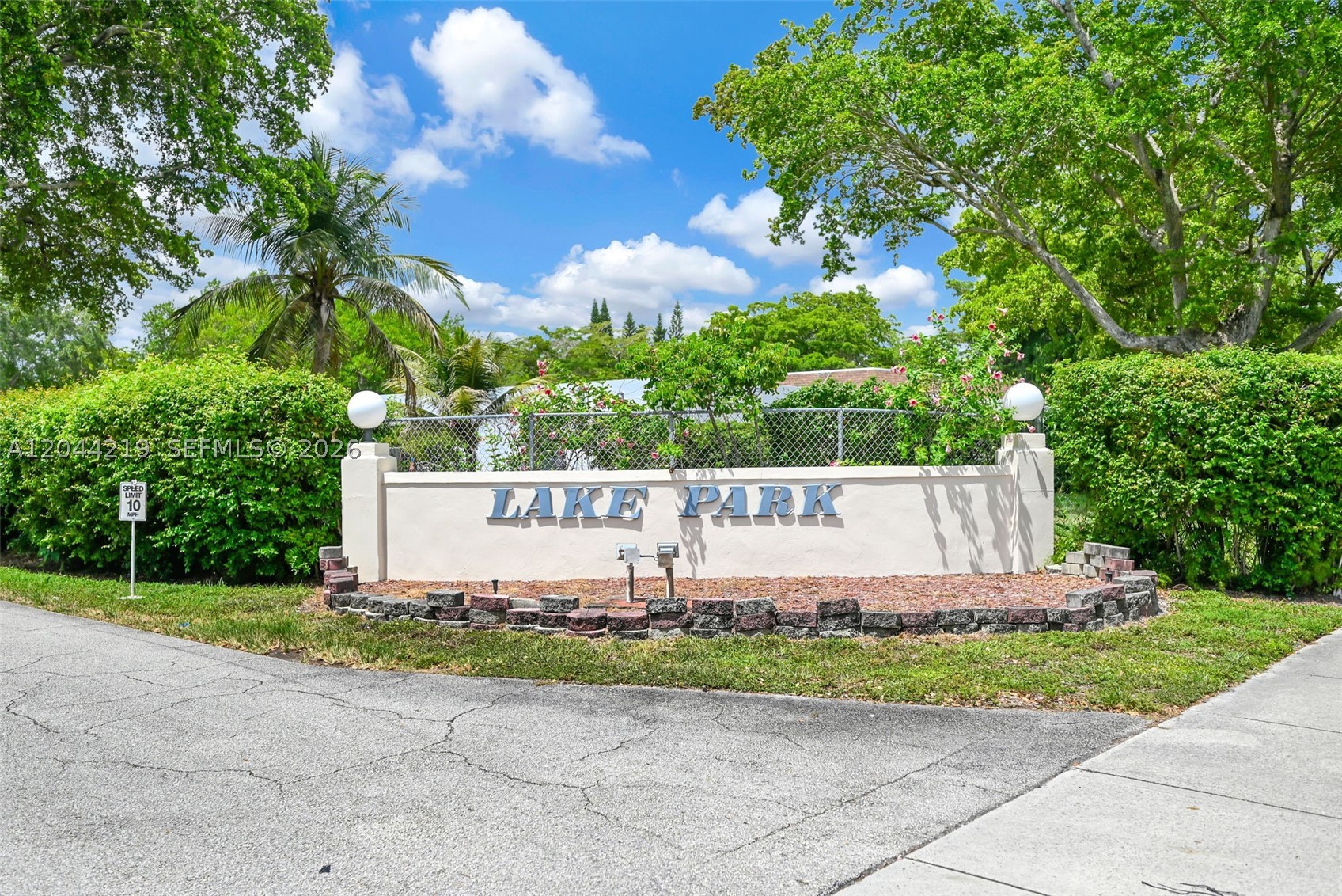 LAKE PARK CONDO NO 1 - BL - Residential