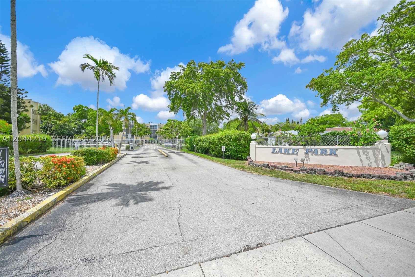 LAKE PARK CONDO NO 1 - BL - Residential
