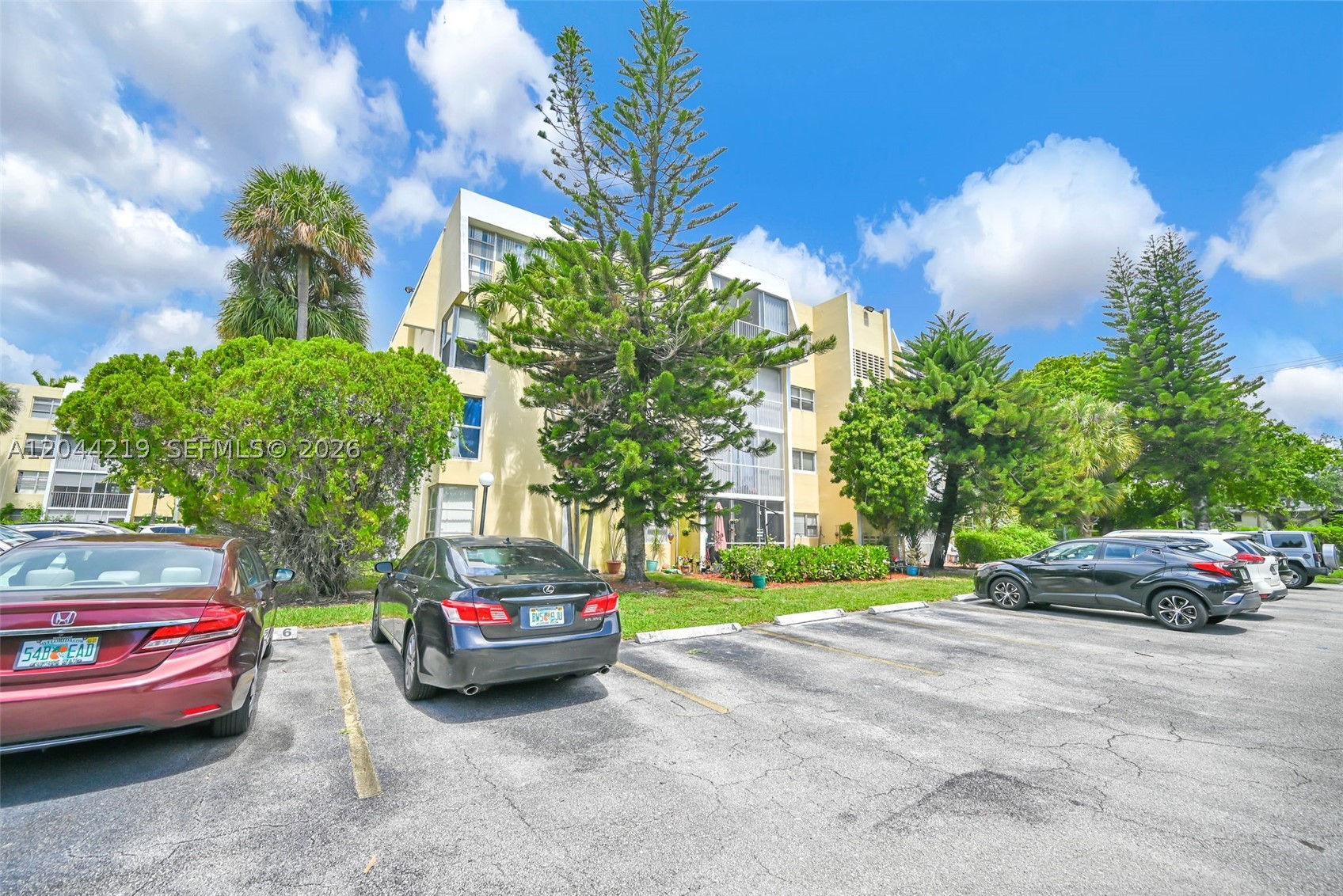 LAKE PARK CONDO NO 1 - BL - Residential
