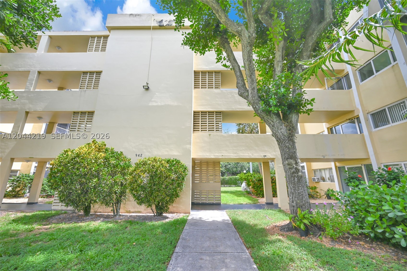 LAKE PARK CONDO NO 1 - BL - Residential