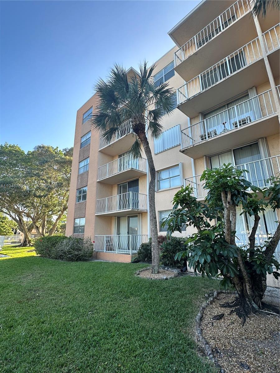 BREAKWATERS OF THE PALM B - Residential