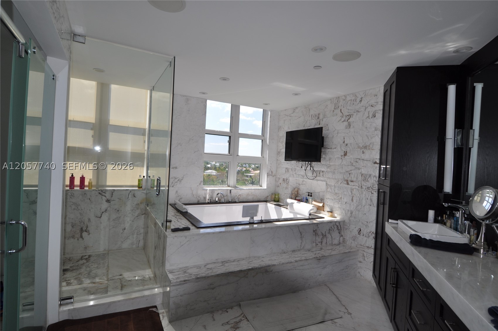 GRAND BAY TOWER CONDO - Residential