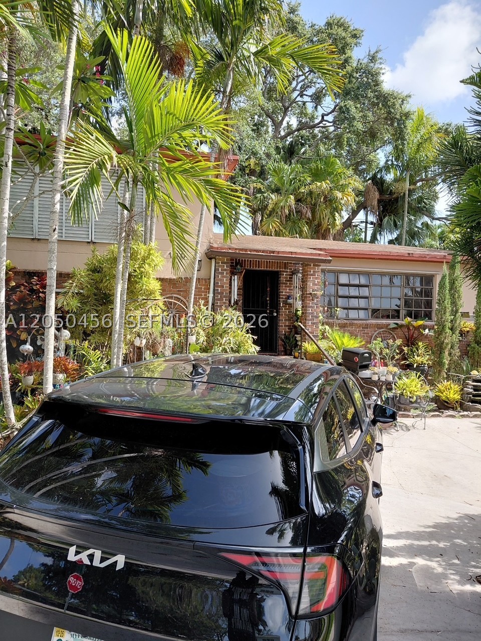 Priced to sell!!! Great property and location. Ideal for any investor looking to fix and flip as this house has great upside potential, or for the right buyer willing to give a little TLC and make it their own.