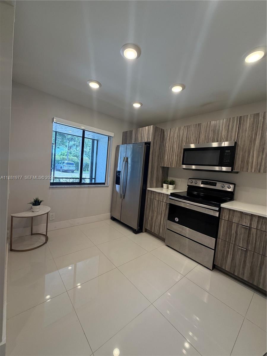 GARDENS AT BONAVENTURE 14 - Residential