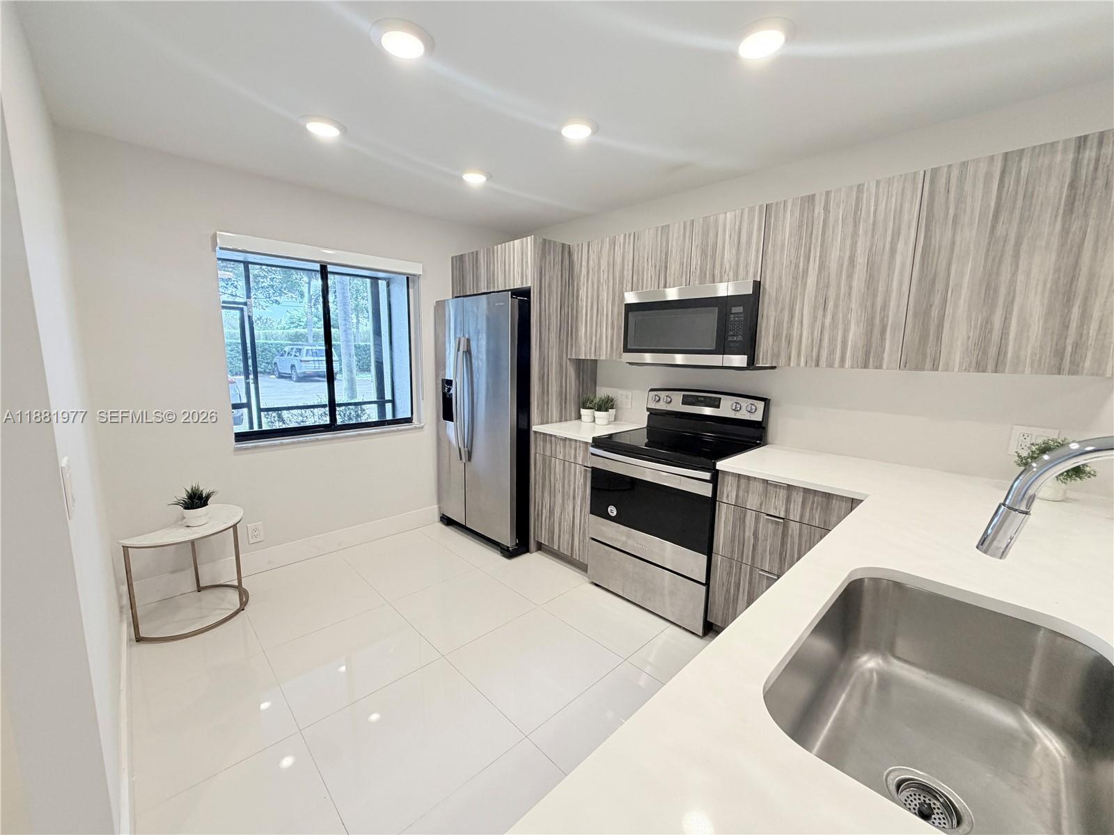 GARDENS AT BONAVENTURE 14 - Residential