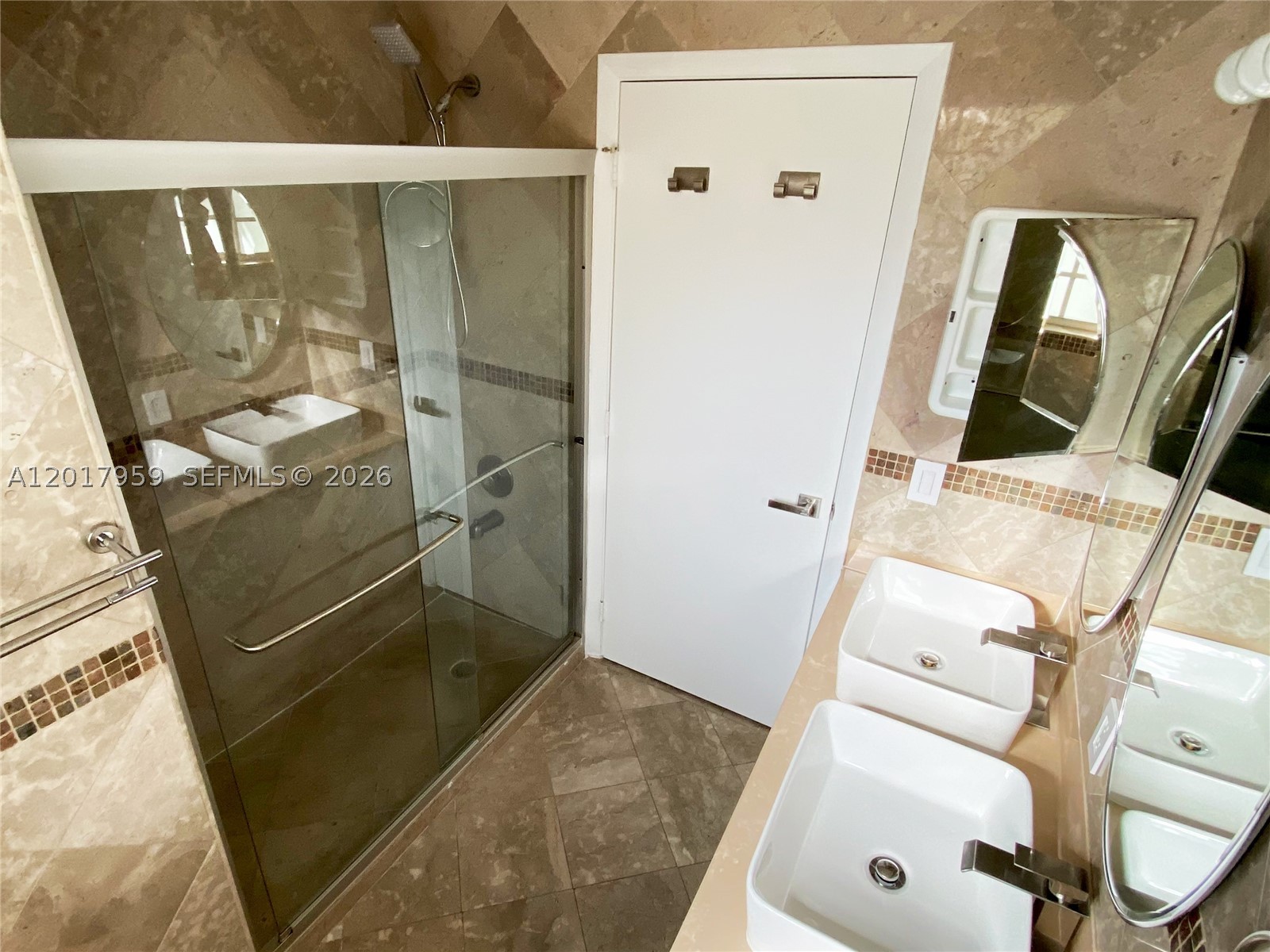 TOWNGATE 156-11 B A POR P - Residential