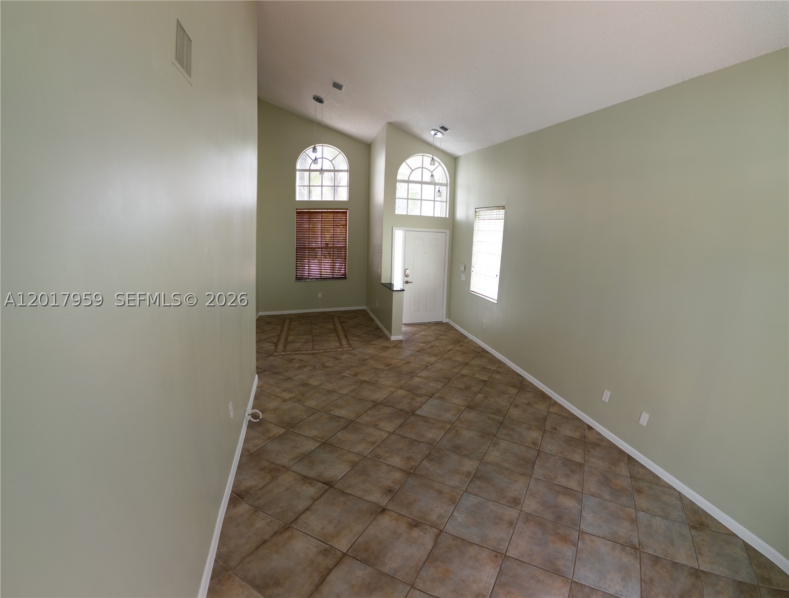 TOWNGATE 156-11 B A POR P - Residential