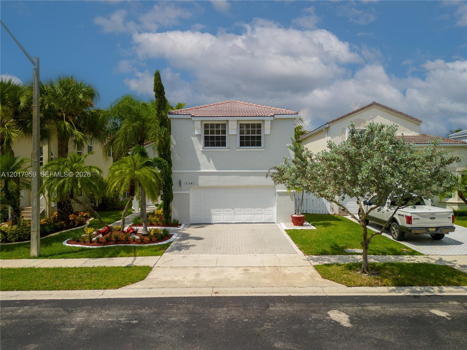 WATER FRONT HOUSE WITH NEW METAL ROOF - NEW A/C - RENOVATED SWIMING POOL TOTALY SCREENED FOR YOUR CONVINIENCE, HURRICANE SHUTTERS- NEW PAINT INSIDE OUTSIDE-NEW SINKS, TOYLETS - NEW SS APLIANCES - KITCHEN WITH GRANITE COUNTER TOP- NEW VENTS- BATHROONS WITH MARBOR WALLS AND FLOOR - 4 BEDS AND 2 AND 1/2 BATHS - ALL BEDROONS UPSTAIRS - BEST LOCATION IN TOWNGATE COMMUNITY , WALKING DISTANCE TO  COSTCO, WHOLE FOODS, TOTAL WINE, PUBLIX, RESTAURANTS, TJMAX, ETC. 
BEAUTIFULL LAKE, NOT A CANAL.
EXELENT SCHOOLS - GUEST PARKING IN FRONT OF THE HOUSE NO NEIGHBORS IN FRONT ONLY EXELENT NEIGHBORS ON THE SIDES-YOU WILL LOVE IT.
PLEASE CONTACT AGENT TEXTING OR SHOWING TIME.