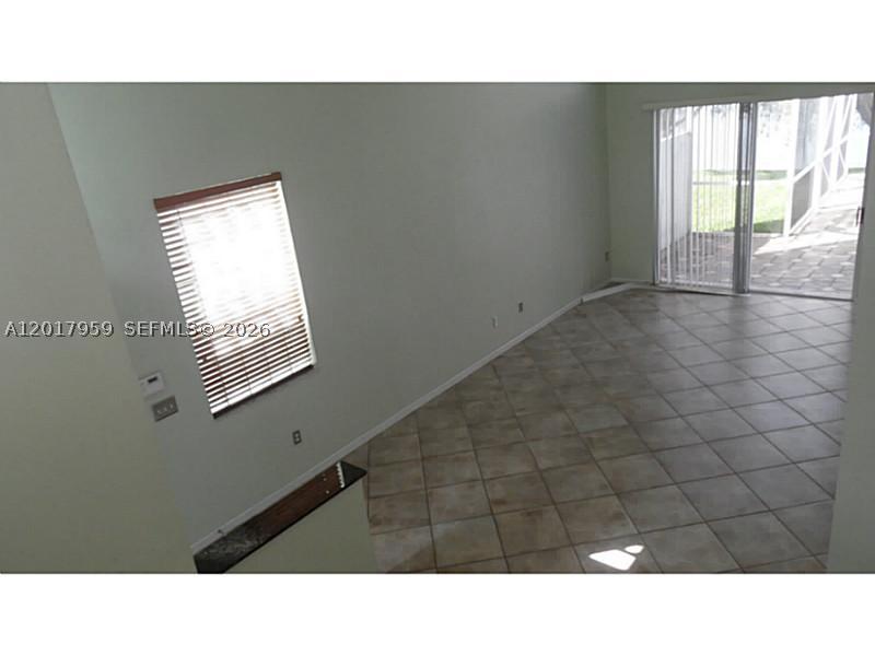 TOWNGATE 156-11 B A POR P - Residential