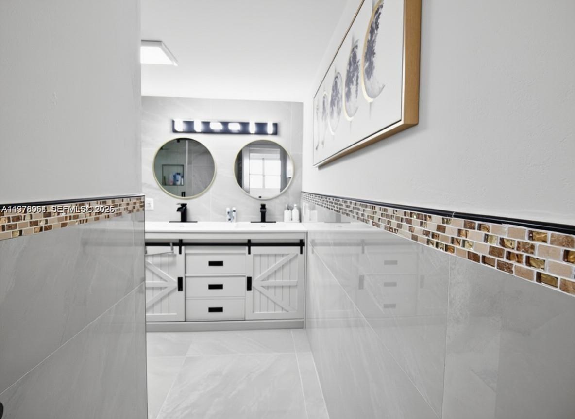 GOLDEN SAILS CONDO - Residential