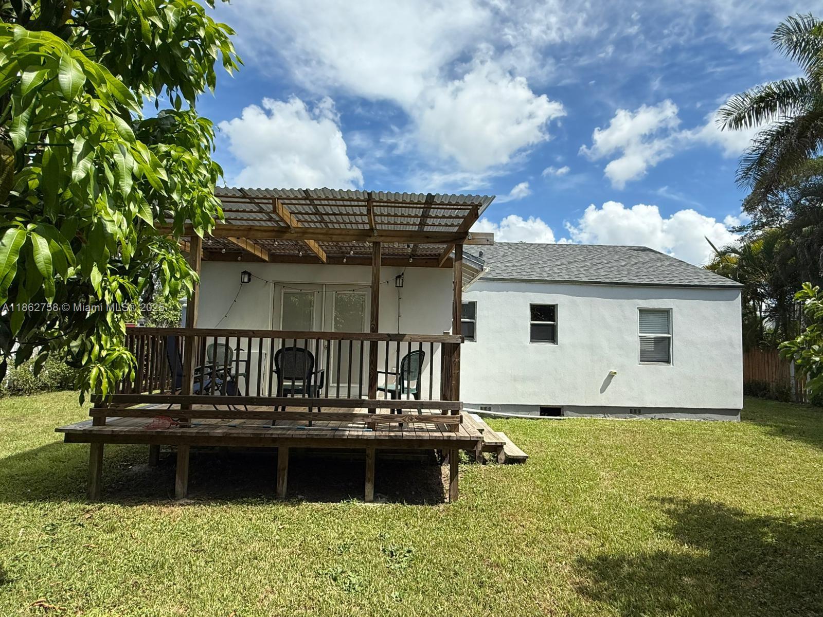 UNIVERSITY MNR - Residential