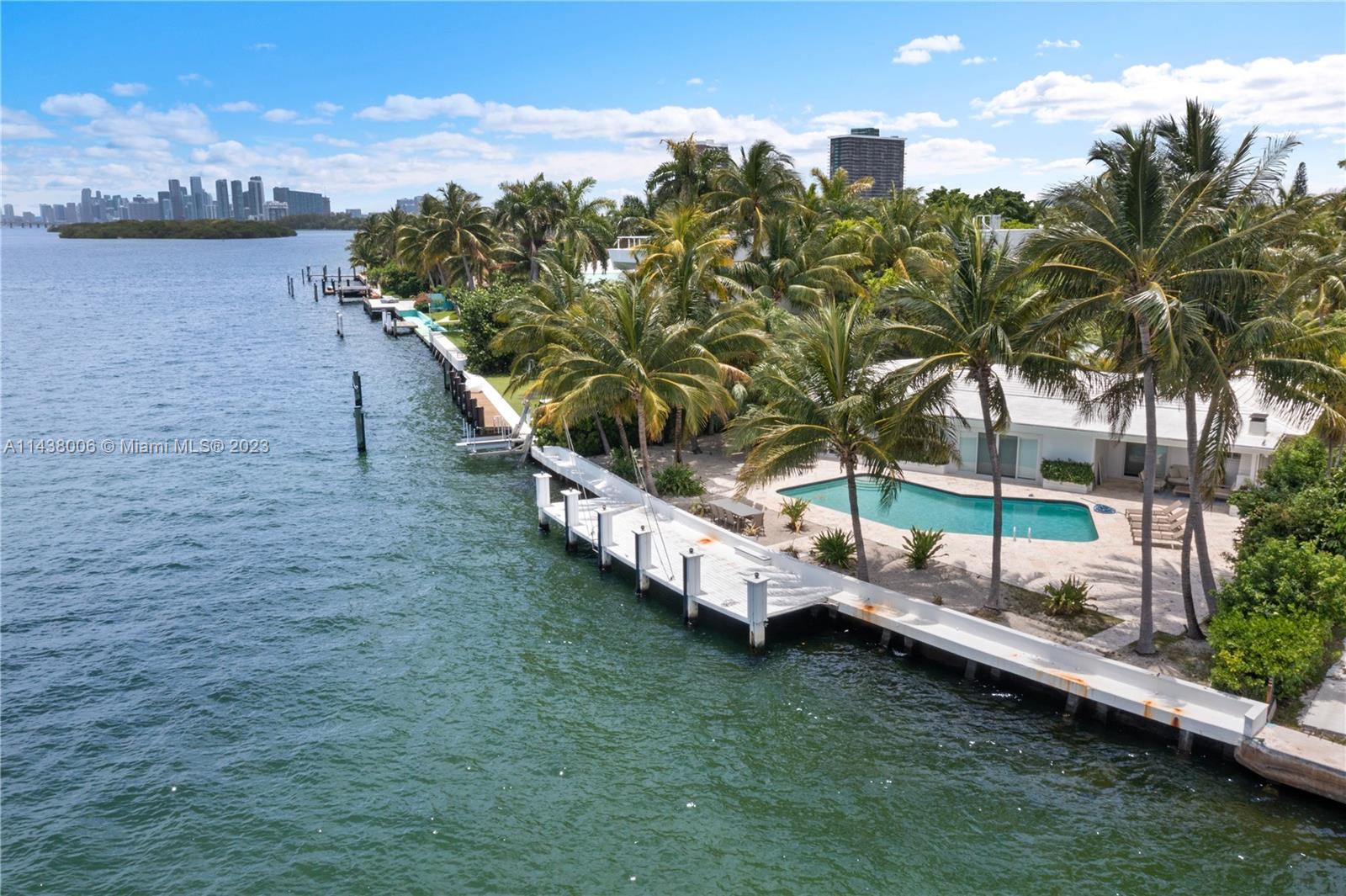 BELLE MEADE ISLAND - Residential