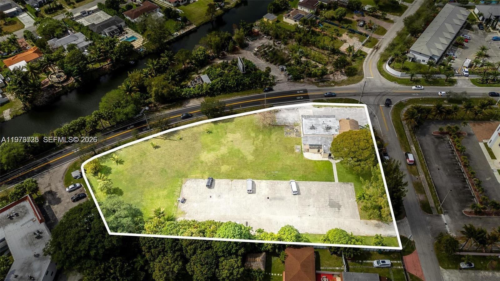 BISCAYNE GARDENS SEC A RE - Land