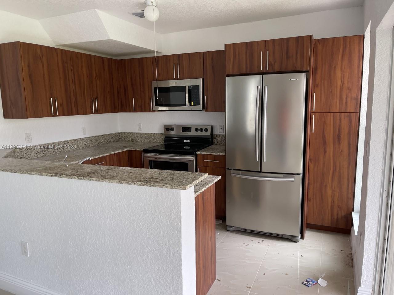 TOWERVIEW VILLAS SUBDIVIS - Residential Lease