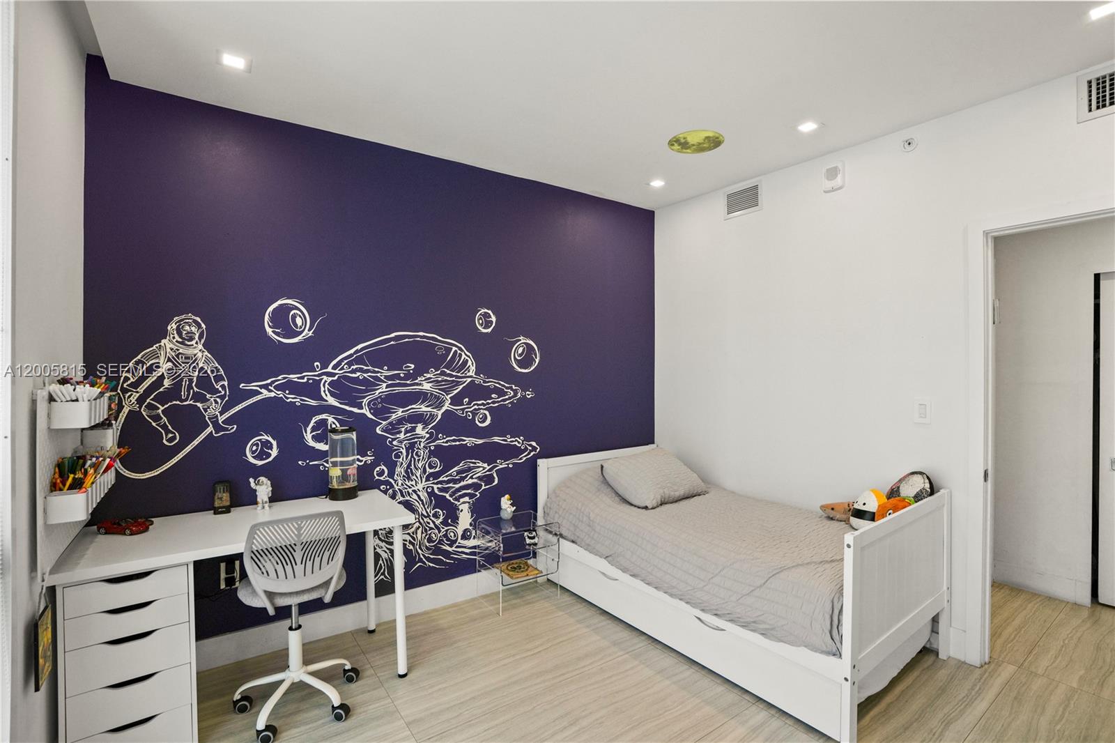 THE HARBOUR NORTH CONDO - Residential