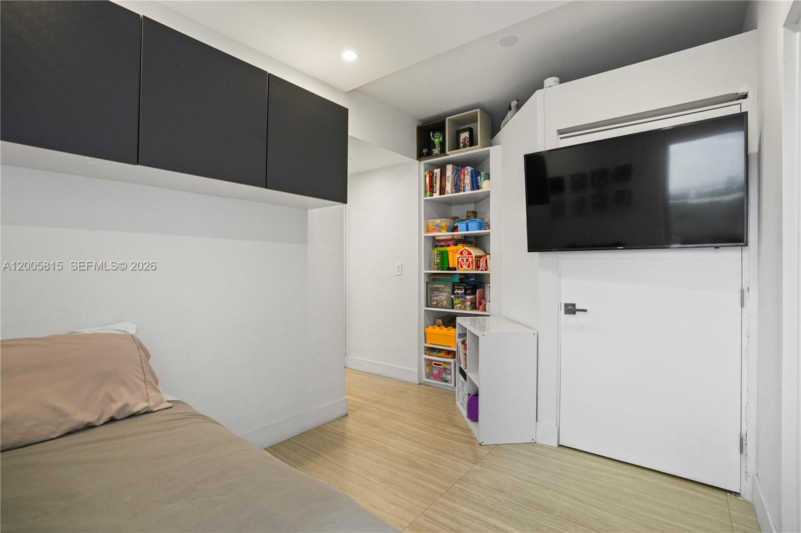 THE HARBOUR NORTH CONDO - Residential