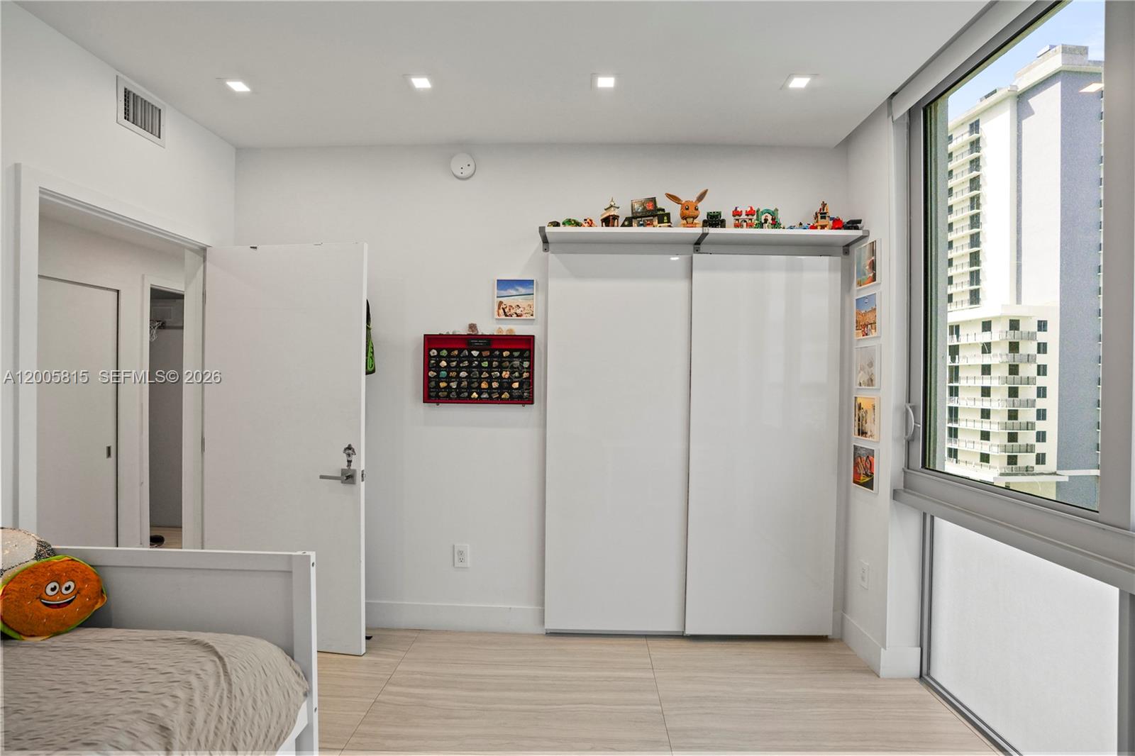 THE HARBOUR NORTH CONDO - Residential