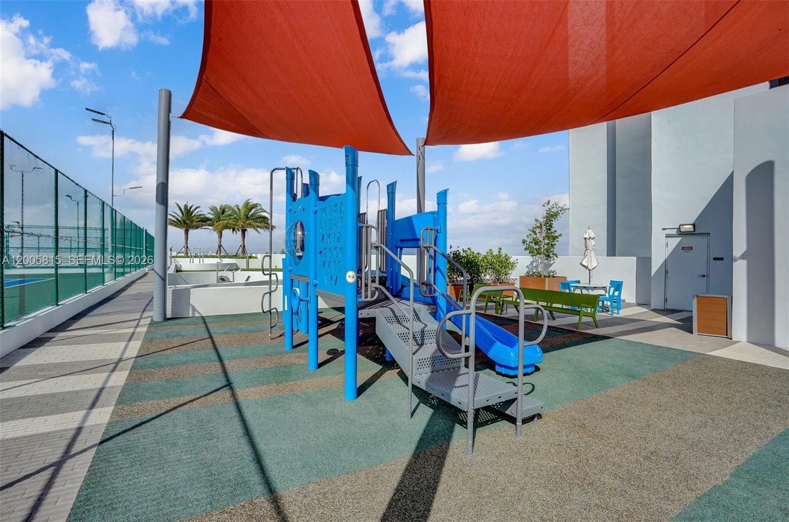 THE HARBOUR NORTH CONDO - Residential