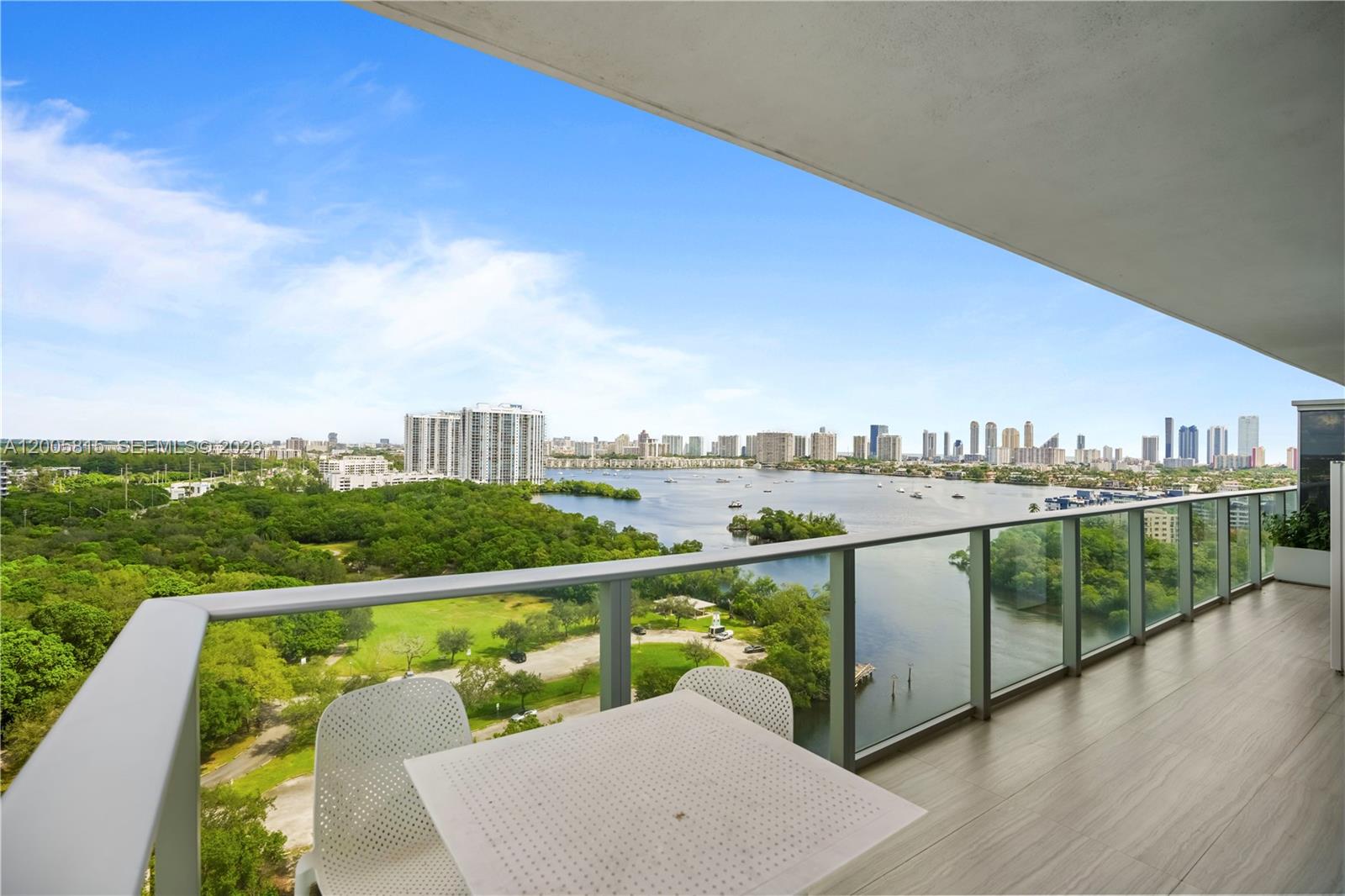THE HARBOUR NORTH CONDO - Residential