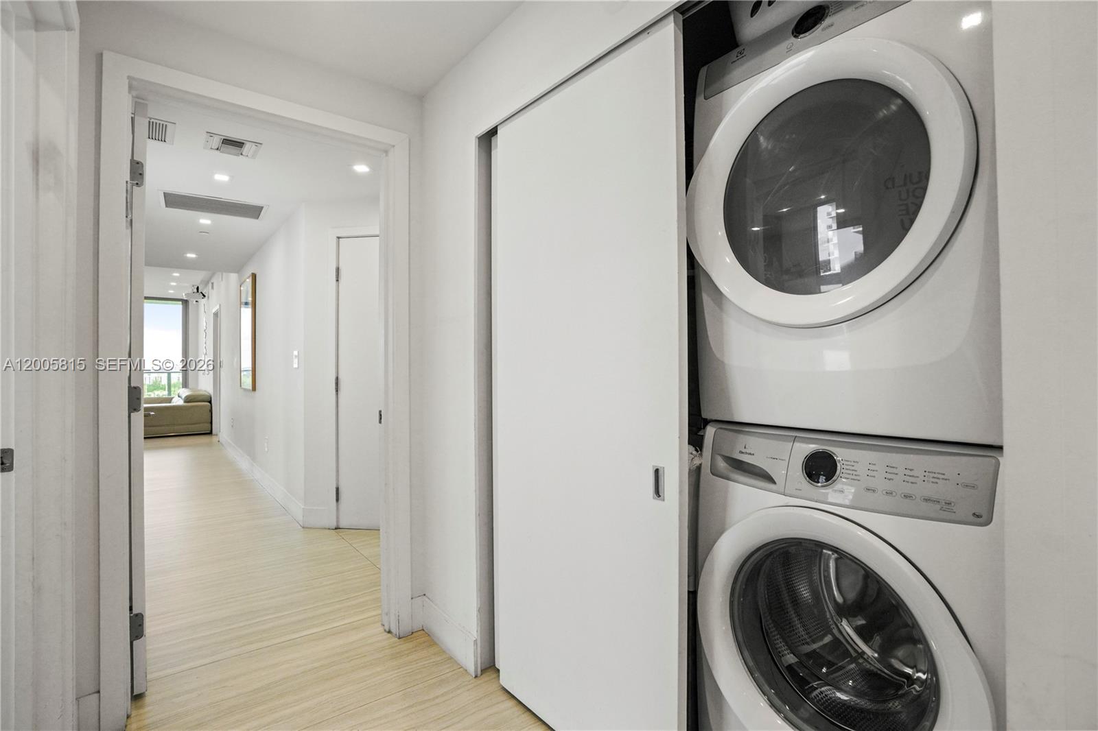 THE HARBOUR NORTH CONDO - Residential