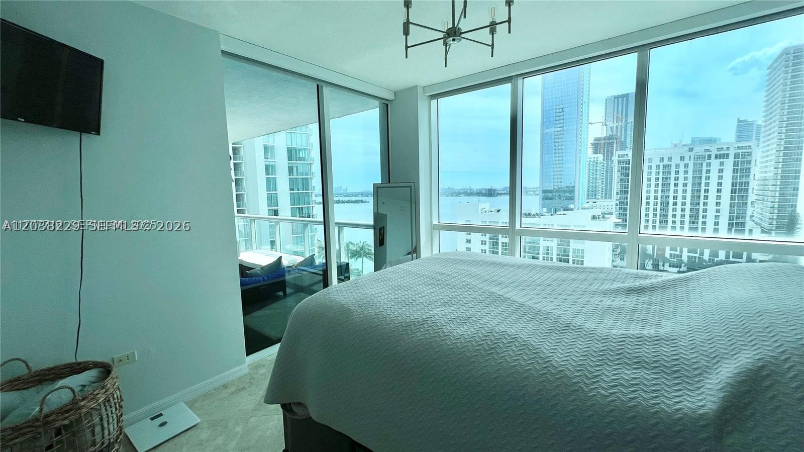 PLATINUM CONDO - Residential Lease