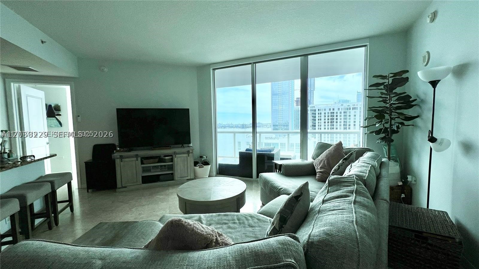PLATINUM CONDO - Residential Lease