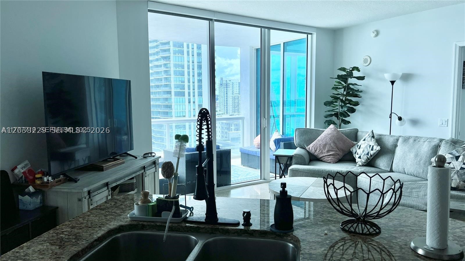 PLATINUM CONDO - Residential Lease