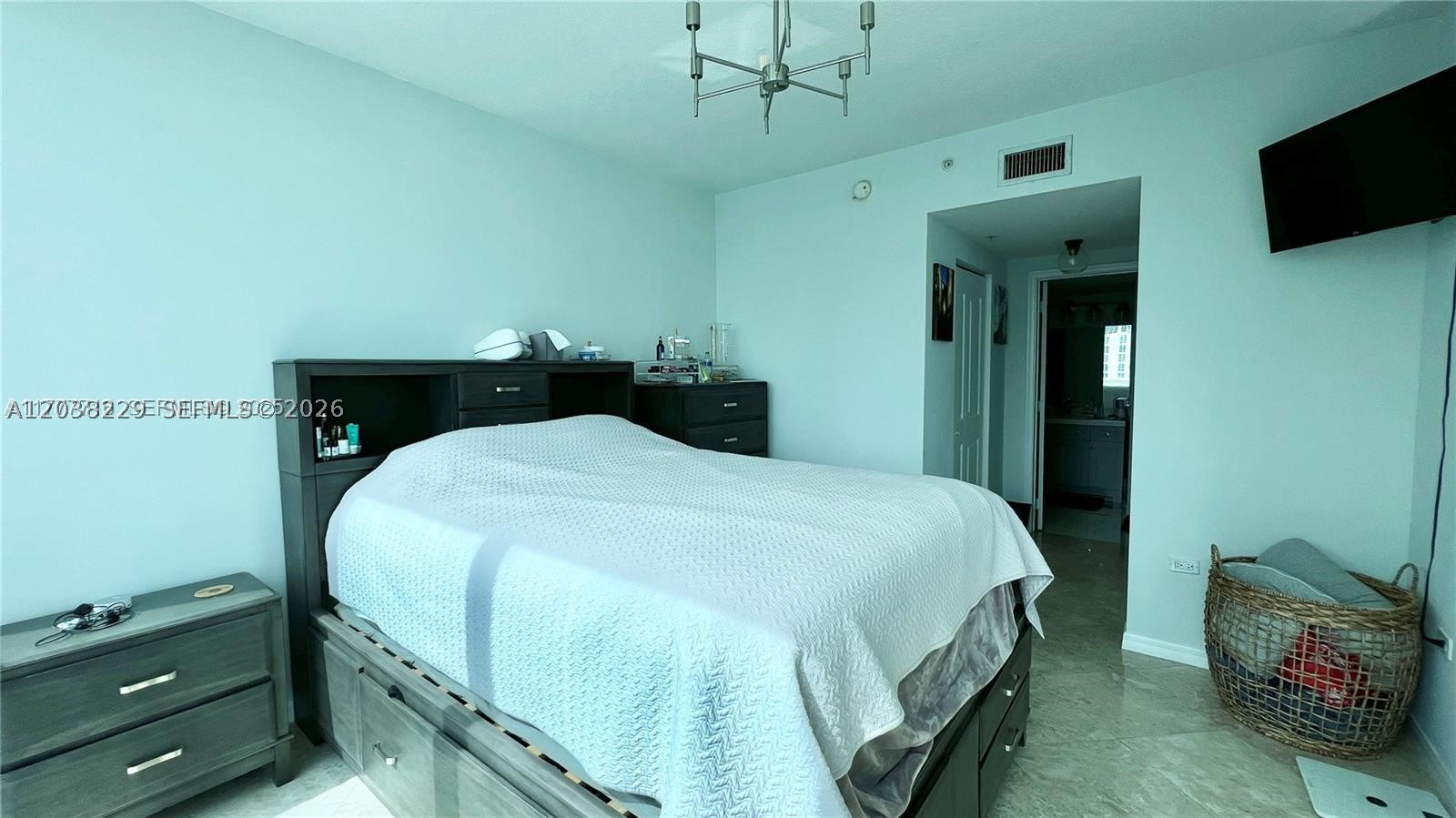 PLATINUM CONDO - Residential Lease