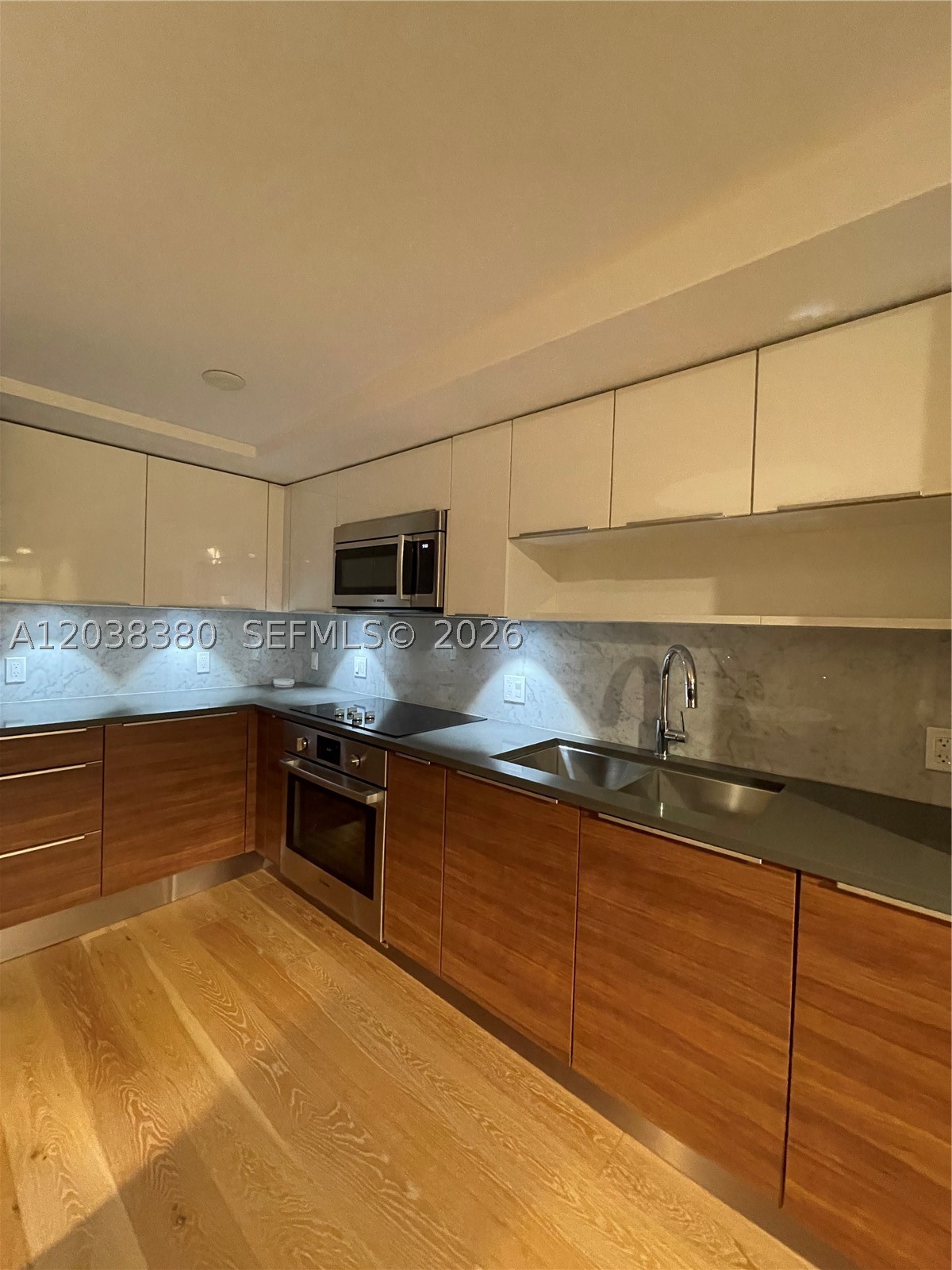 THE CRIMSON CONDO - Residential Lease