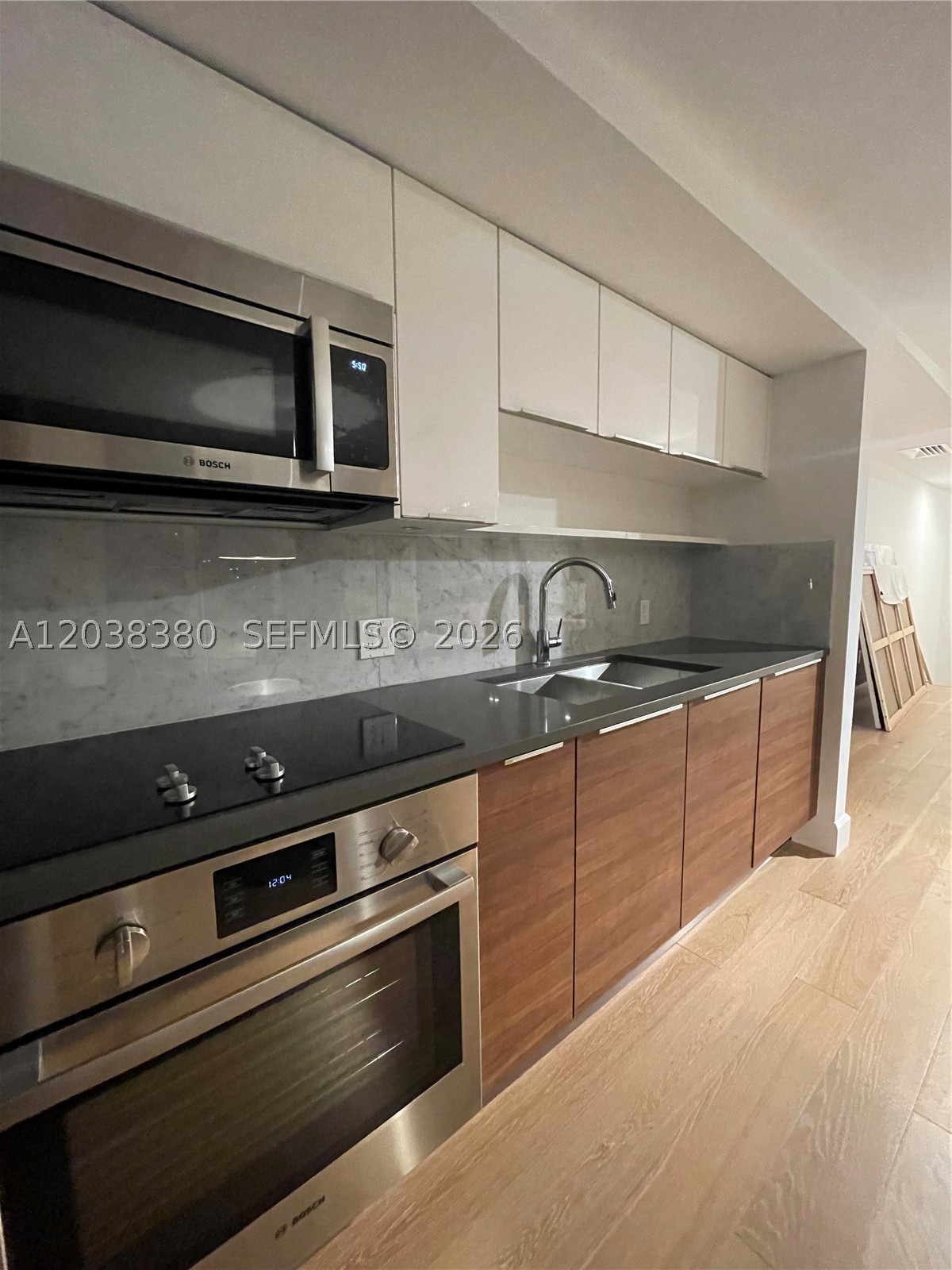 THE CRIMSON CONDO - Residential Lease