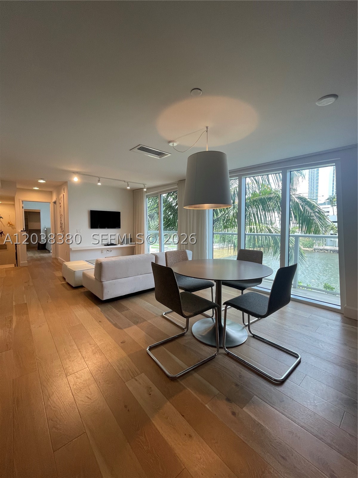 THE CRIMSON CONDO - Residential Lease
