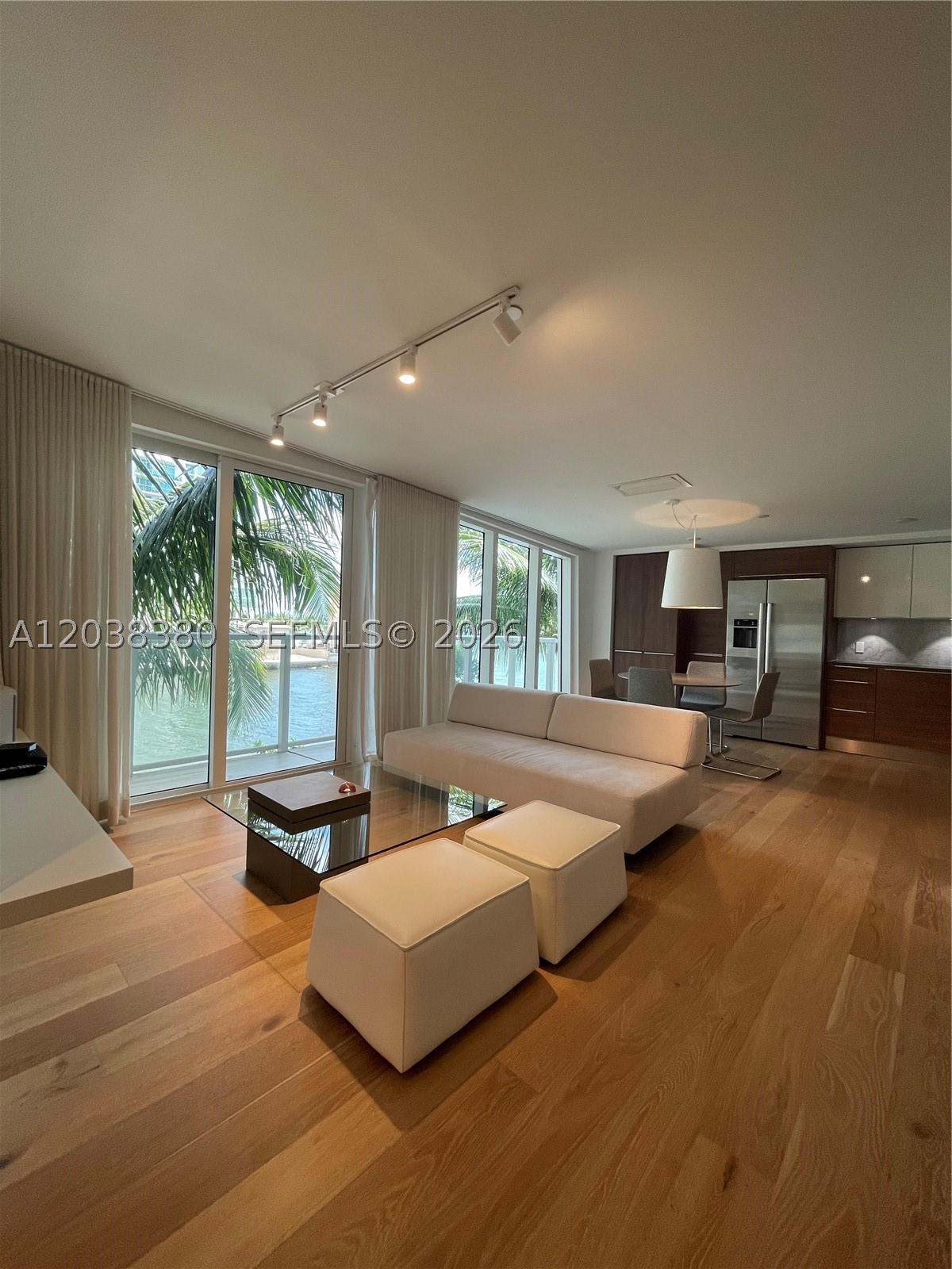 THE CRIMSON CONDO - Residential Lease