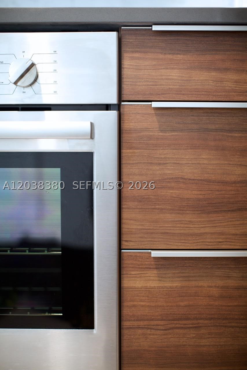 THE CRIMSON CONDO - Residential Lease