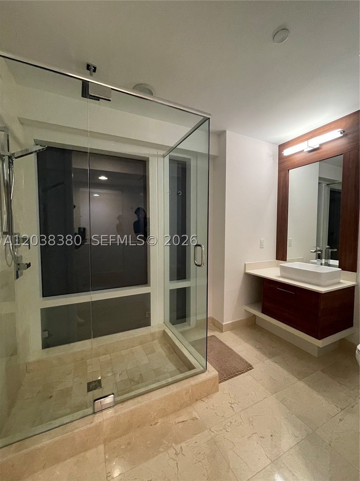 THE CRIMSON CONDO - Residential Lease
