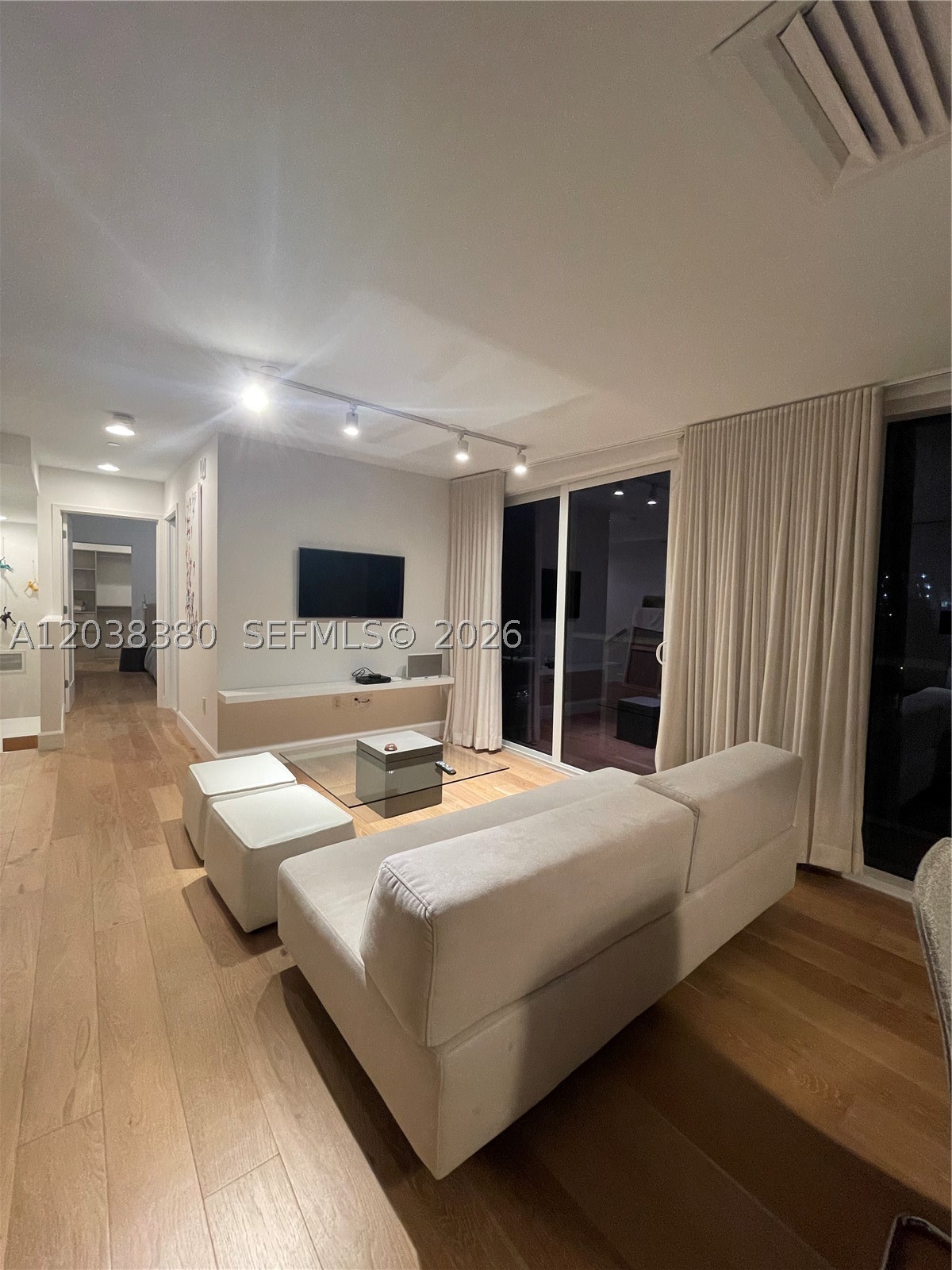 THE CRIMSON CONDO - Residential Lease