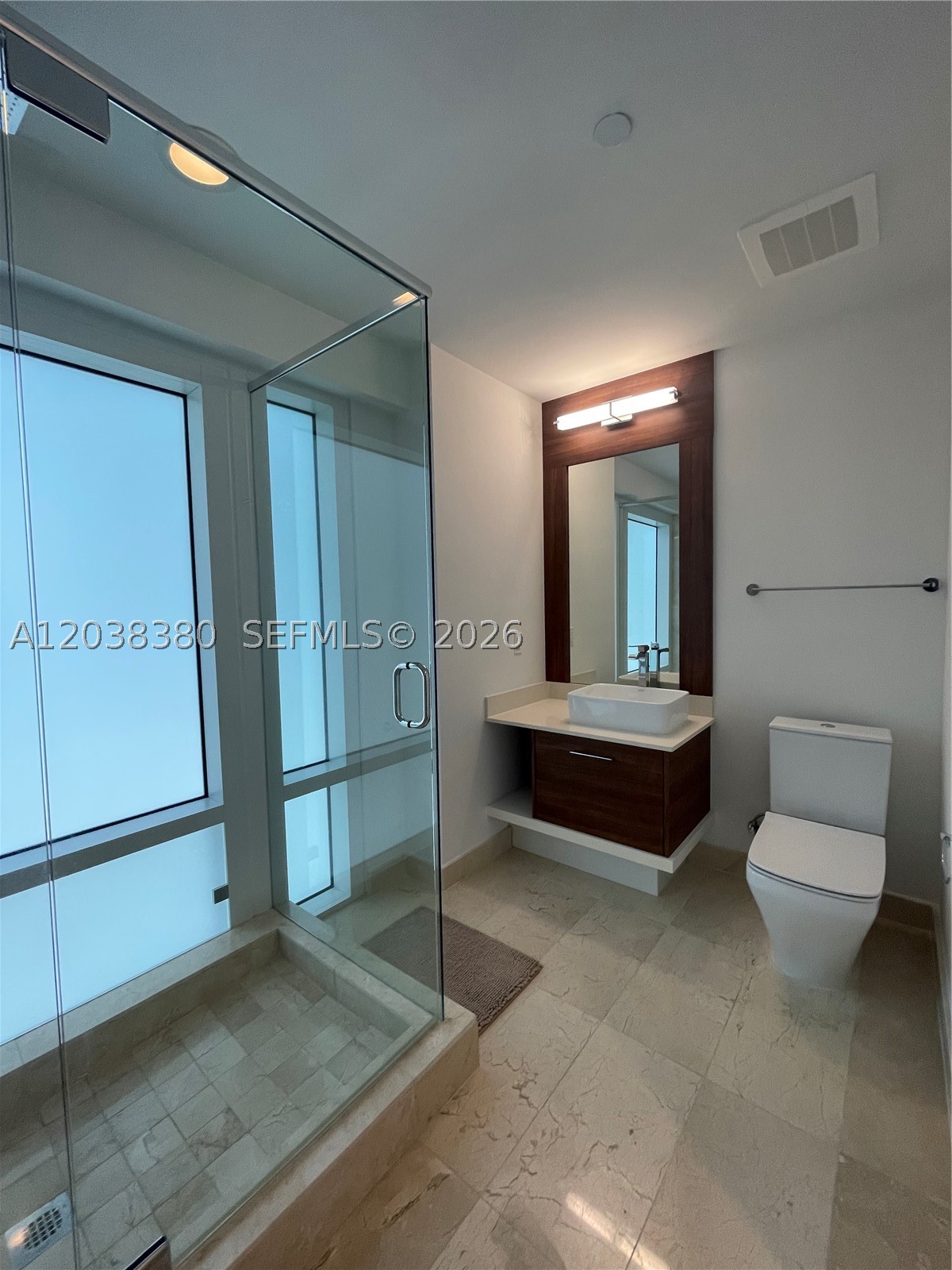 THE CRIMSON CONDO - Residential Lease