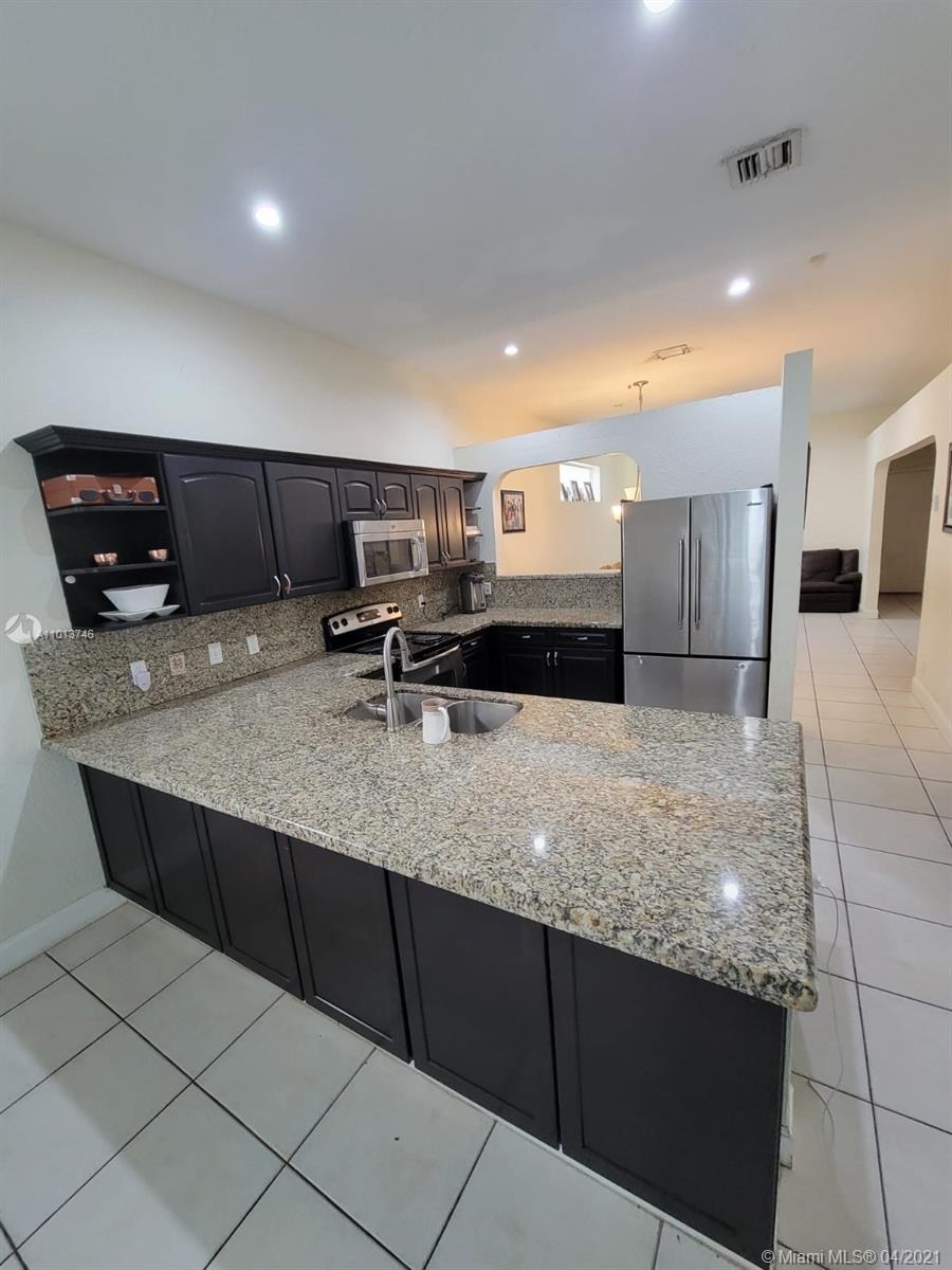 FAIRWAY LAKE - Residential