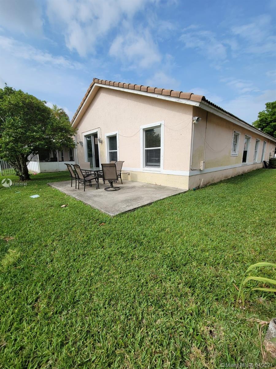 FAIRWAY LAKE - Residential