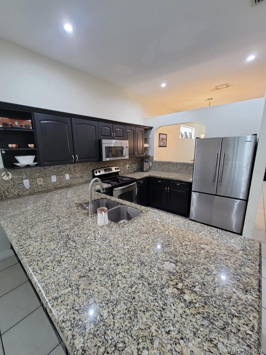 FAIRWAY LAKE - Residential