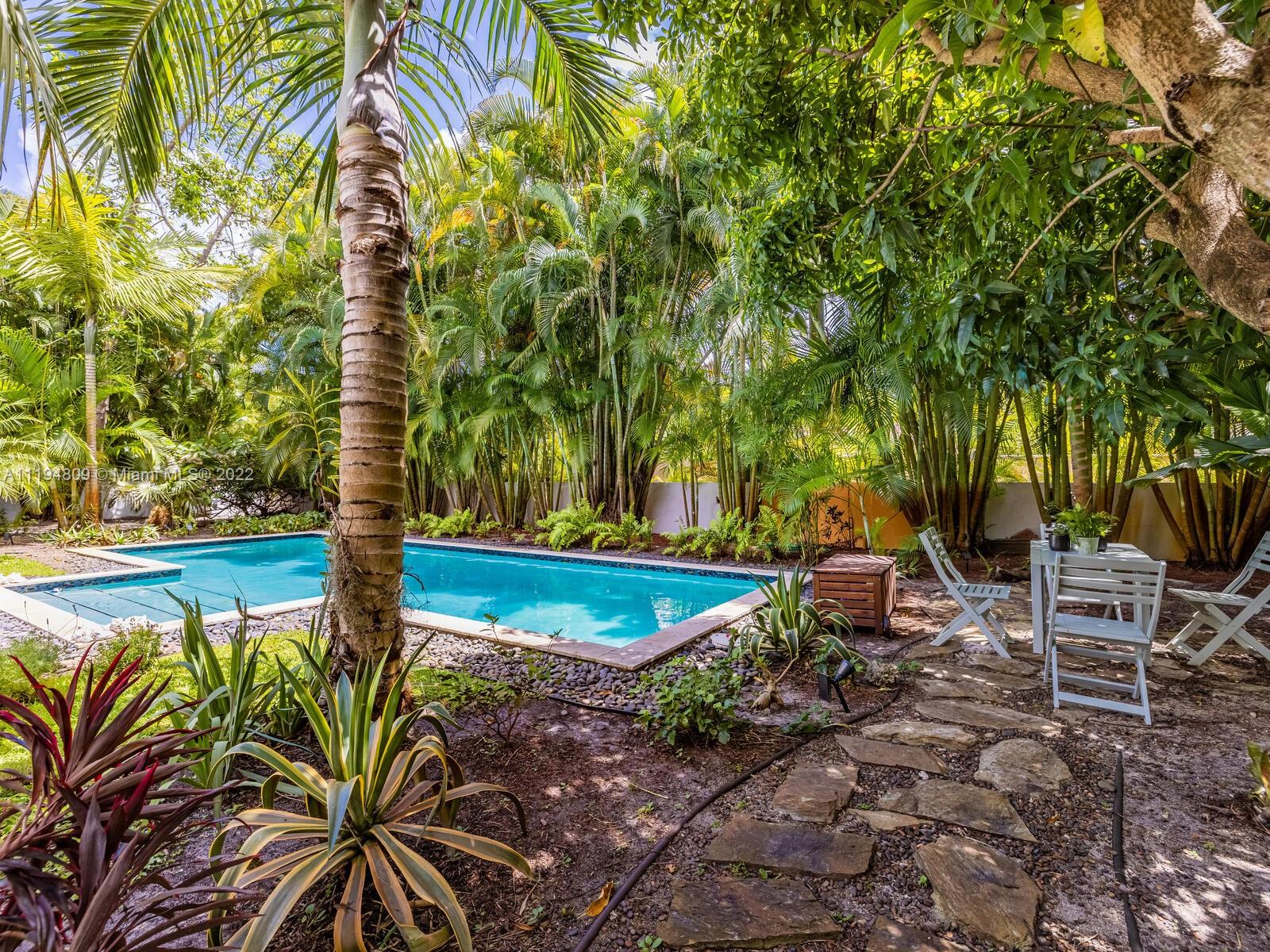 MIAMI SHORES SEC 1 AMD - Residential Lease